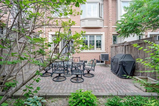128 Kingsbridge Cir, House attached with 3 bedrooms, 3 bathrooms and 3 parking in Vaughan ON | Image 15