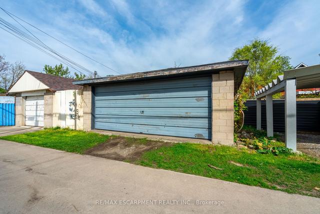 143 Wentworth St N, House detached with 5 bedrooms, 2 bathrooms and 5 parking in Hamilton ON | Image 32