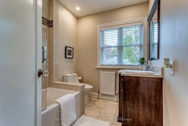 5 Bessborough Dr, House detached with 4 bedrooms, 4 bathrooms and 2 parking in Toronto ON | Image 22