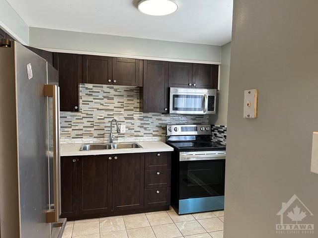 85 - 2570 Southvale Cres, Townhouse with 3 bedrooms, 2 bathrooms and 1 parking in Ottawa ON | Image 2