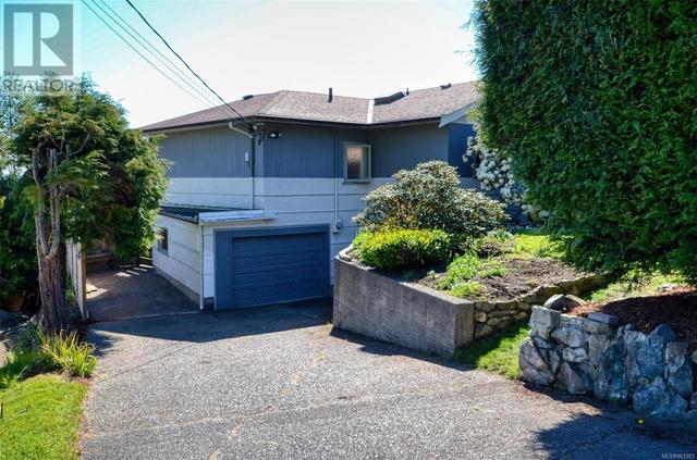 5049 Wesley Rd, House detached with 3 bedrooms, 1 bathrooms and 2 parking in Saanich BC | Image 19