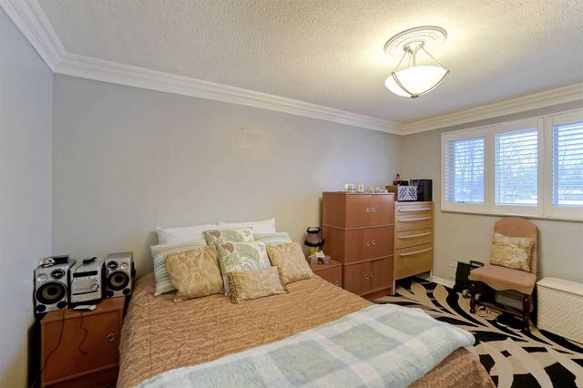 12 Rochelle Dr, House detached with 3 bedrooms, 2 bathrooms and 3 parking in St. Catharines ON | Image 8