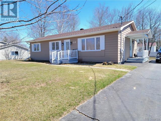 23 Pine Rd, House detached with 4 bedrooms, 2 bathrooms and null parking in Bathurst NB | Image 2