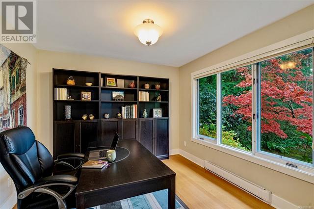 Office/Den with Garden View | Image 19