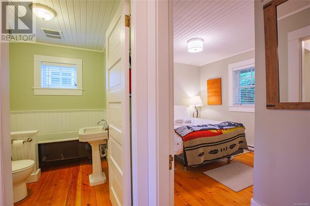 225 Boardwalk Blvd, House detached with 2 bedrooms, 1 bathrooms and 2 parking in Ucluelet BC | Image 23