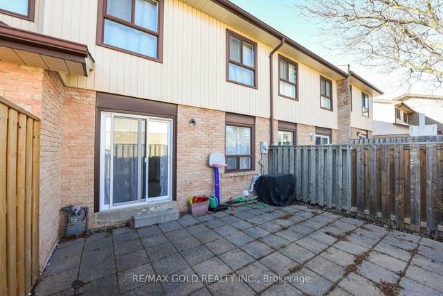 100 - 100 Dawson Cres, Townhouse with 3 bedrooms, 2 bathrooms and 3 parking in Brampton ON | Image 32