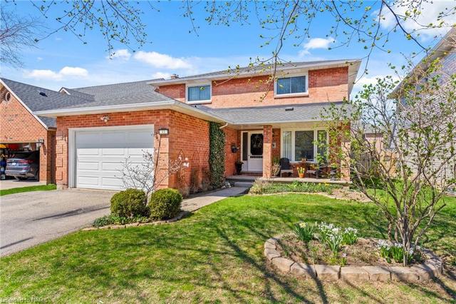 48 Elderwood Dr, House detached with 5 bedrooms, 2 bathrooms and 6 parking in St. Catharines ON | Image 1