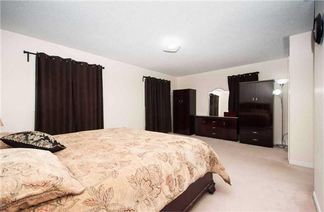 18 Red Sea Way, House attached with 3 bedrooms, 4 bathrooms and 3 parking in Markham ON | Image 3