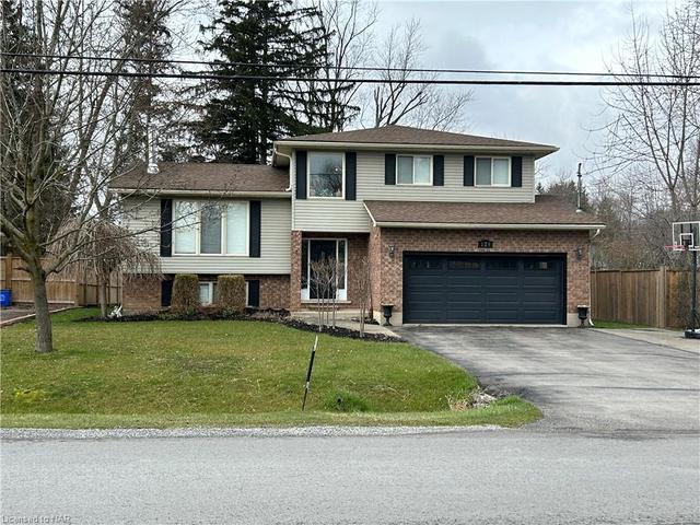 129 Burleigh Road N, House detached with 4 bedrooms, 2 bathrooms and 5 parking in Fort Erie ON | Image 1