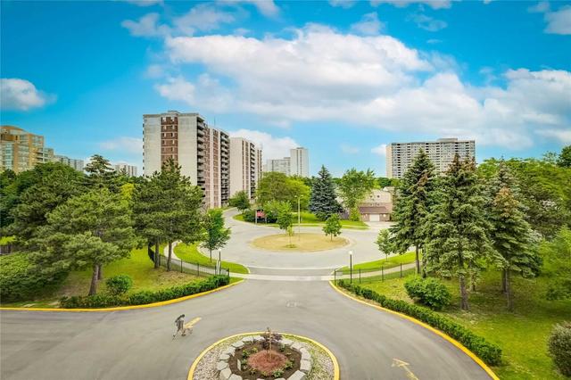 405 - 10 Stonehill Ct, Condo with 3 bedrooms, 2 bathrooms and 1 parking in Toronto ON | Image 3