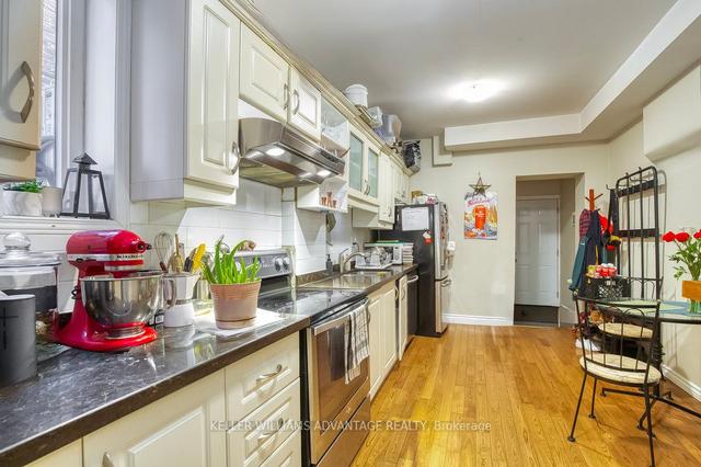 218 Broadview Ave, House semidetached with 4 bedrooms, 4 bathrooms and 1 parking in Toronto ON | Image 2