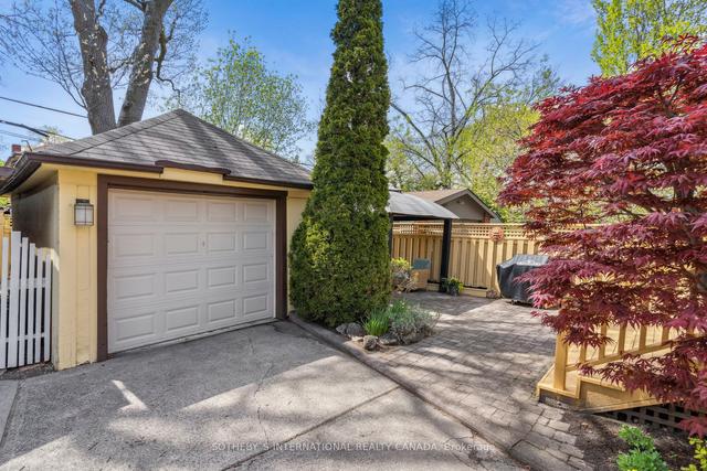 62 Evans Ave, House detached with 4 bedrooms, 2 bathrooms and 1 parking in Toronto ON | Image 26