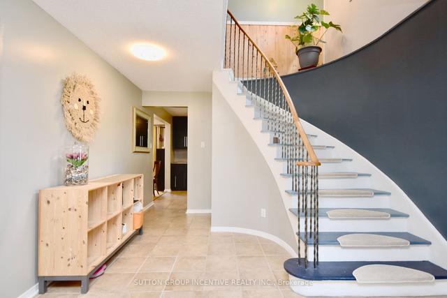 62 Garden Dr, House detached with 3 bedrooms, 3 bathrooms and 3 parking in Barrie ON | Image 10