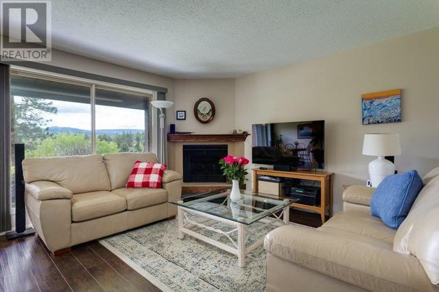 2226 Golf Course Dr, House attached with 2 bedrooms, 2 bathrooms and 2 parking in West Kelowna BC | Image 10