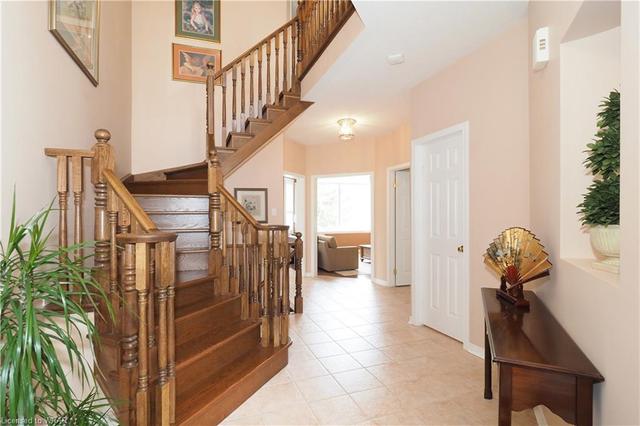 30 Winding Wood Cres, House detached with 4 bedrooms, 2 bathrooms and 4 parking in Kitchener ON | Image 2