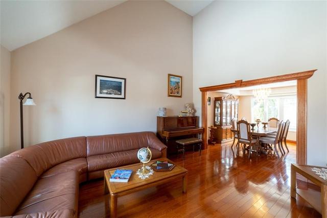 22 Taywood Crt, House detached with 4 bedrooms, 2 bathrooms and 5 parking in Hamilton ON | Image 6