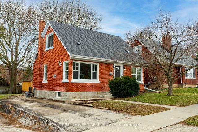 465 East Ave, House detached with 2 bedrooms, 2 bathrooms and 2 parking in Kitchener ON | Image 1