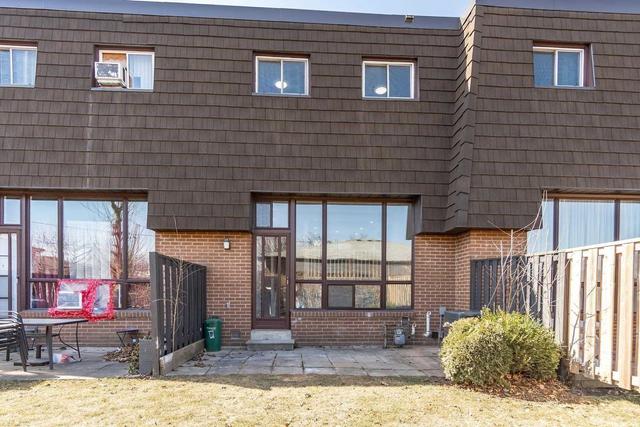 5 Darras Ct, Townhouse with 4 bedrooms, 2 bathrooms and 2 parking in Brampton ON | Image 22