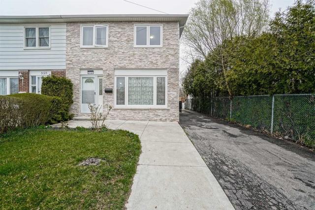 3121 Jessica Ct, House semidetached with 4 bedrooms, 3 bathrooms and 3 parking in Mississauga ON | Image 1