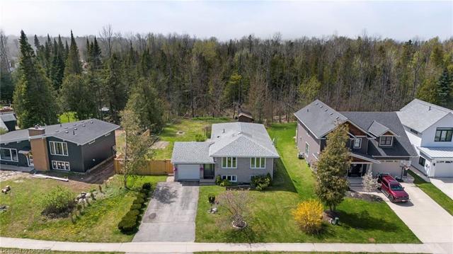 64 Ottawa Ave, House detached with 5 bedrooms, 2 bathrooms and 5 parking in Saugeen Shores ON | Image 1