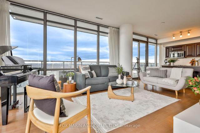 3410 - 832 Bay St, Condo with 3 bedrooms, 2 bathrooms and 1 parking in Toronto ON | Image 2