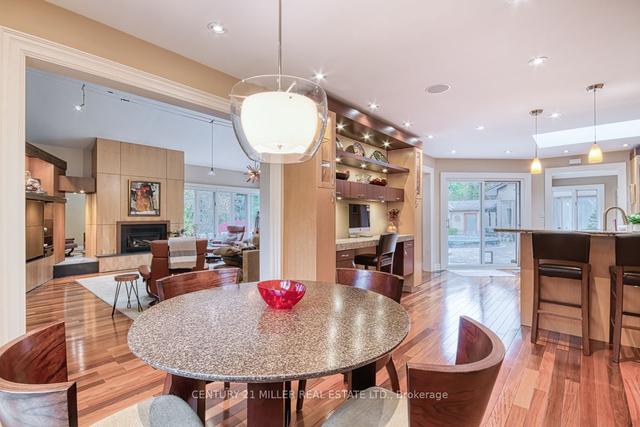 59 Colonial Cres, House detached with 4 bedrooms, 5 bathrooms and 12 parking in Oakville ON | Image 2
