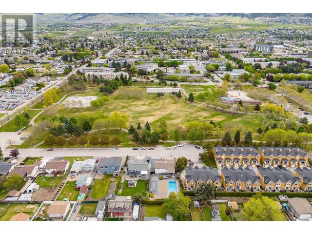 464 Mcphee St, House detached with 5 bedrooms, 2 bathrooms and 6 parking in Kelowna BC | Image 43