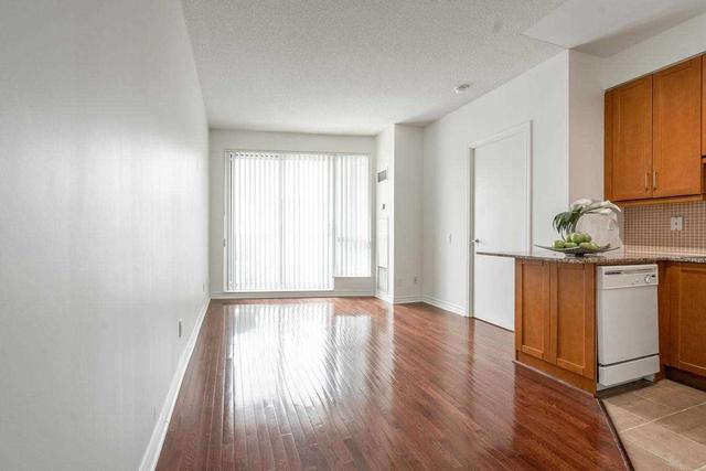 1002 - 60 Byng Ave, Condo with 1 bedrooms, 1 bathrooms and 1 parking in Toronto ON | Image 2