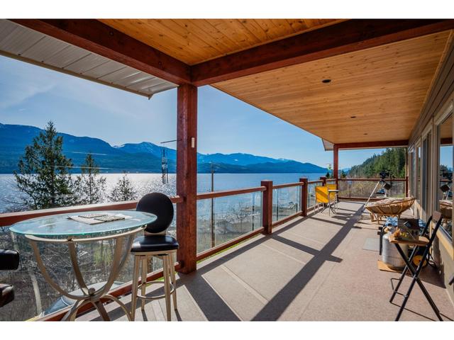 3558 Sprague St, House detached with 3 bedrooms, 4 bathrooms and null parking in Central Kootenay D BC | Image 43