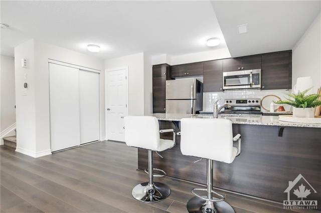 298 Zenith Private, House attached with 2 bedrooms, 2 bathrooms and 1 parking in Ottawa ON | Image 6