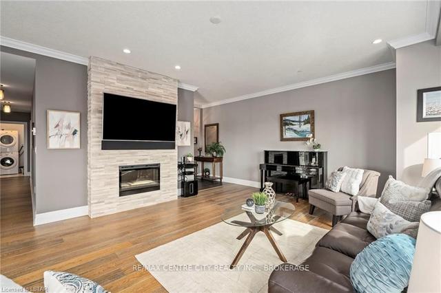 1302 - 240 Villagewalk Blvd, Townhouse with 2 bedrooms, 2 bathrooms and 2 parking in London ON | Image 36