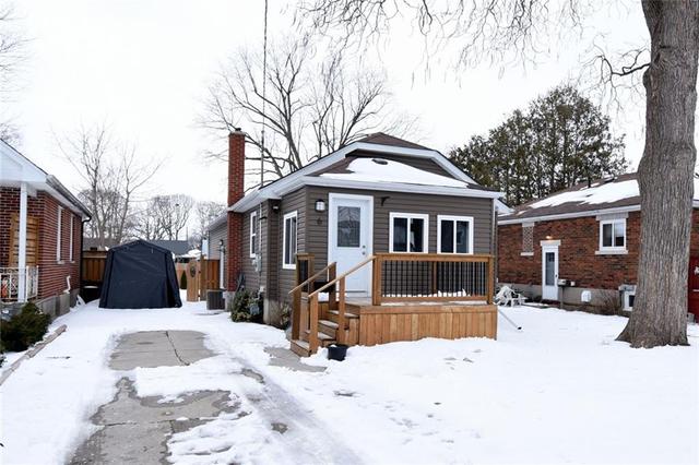 6 Vimy St, House detached with 4 bedrooms, 1 bathrooms and 4 parking in Cambridge ON | Image 1