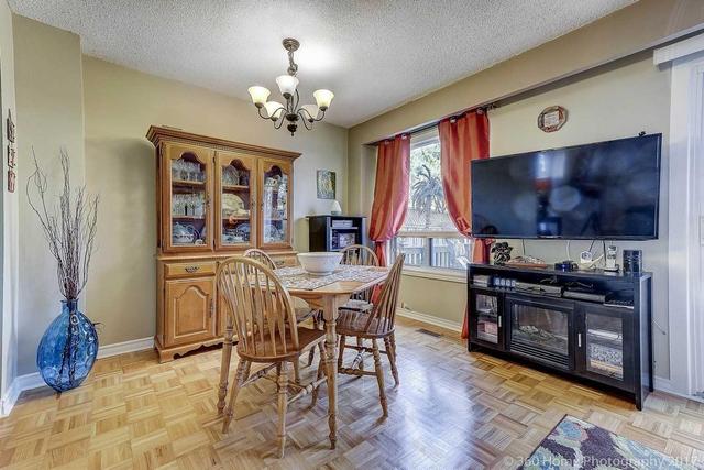 104 Foster Cres, Townhouse with 3 bedrooms, 3 bathrooms and 1 parking in Brampton ON | Image 7