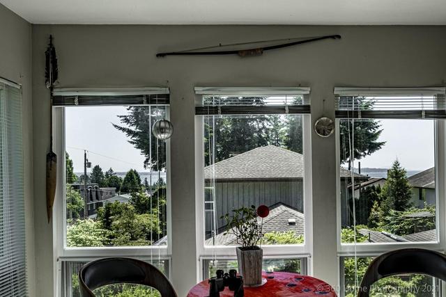 1071 Stevens St, House detached with 3 bedrooms, 3 bathrooms and 5 parking in White Rock BC | Image 12