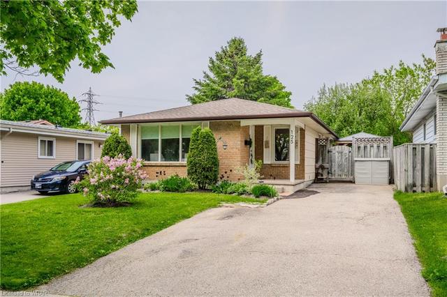 125 Pepperwood Cres, House detached with 4 bedrooms, 2 bathrooms and 4 parking in Kitchener ON | Image 34