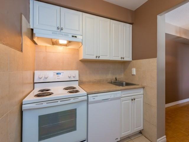 229 Milestone Cres, Condo with 3 bedrooms, 2 bathrooms and 1 parking in Aurora ON | Image 9