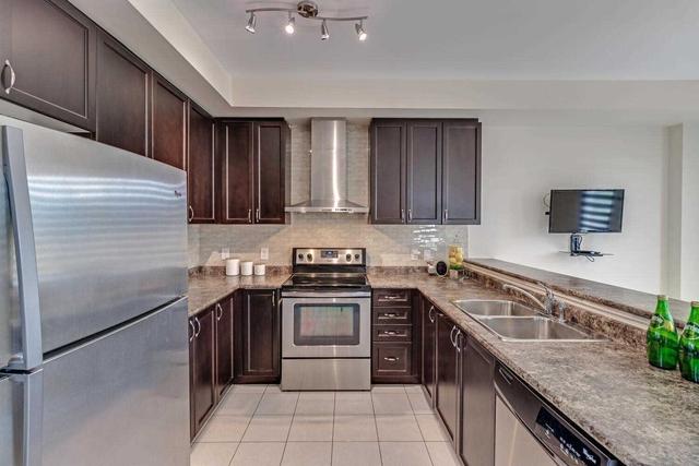 58 Soccavo Cres, Townhouse with 3 bedrooms, 3 bathrooms and 2 parking in Brampton ON | Image 4