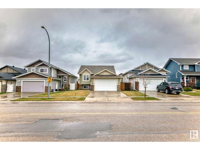 273 Carrington Dr, House detached with 6 bedrooms, 3 bathrooms and 4 parking in Red Deer AB | Image 3