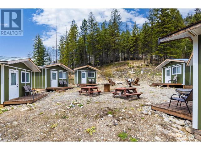4820 33 Hwy, House detached with 5 bedrooms, 2 bathrooms and 6 parking in Kootenay Boundary E BC | Image 66