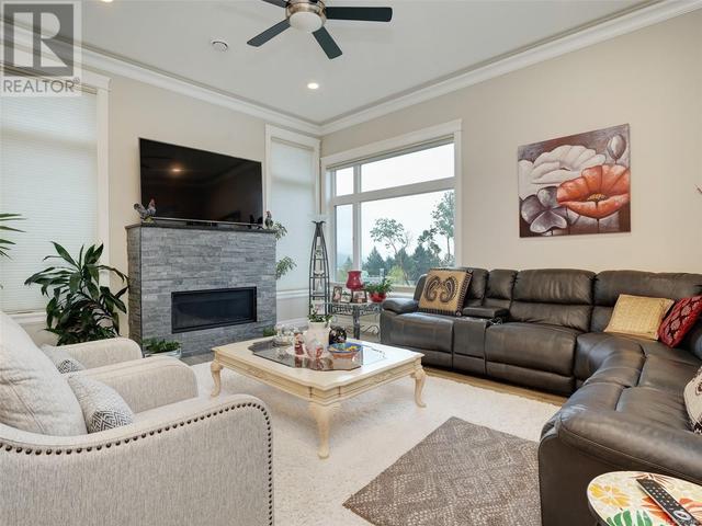 1210 Flint Ave, House detached with 6 bedrooms, 4 bathrooms and 5 parking in Langford BC | Image 3