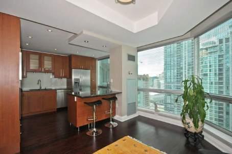 lph2 - 10 Queens Quay W, Condo with 2 bedrooms, 3 bathrooms and 2 parking in Toronto ON | Image 2