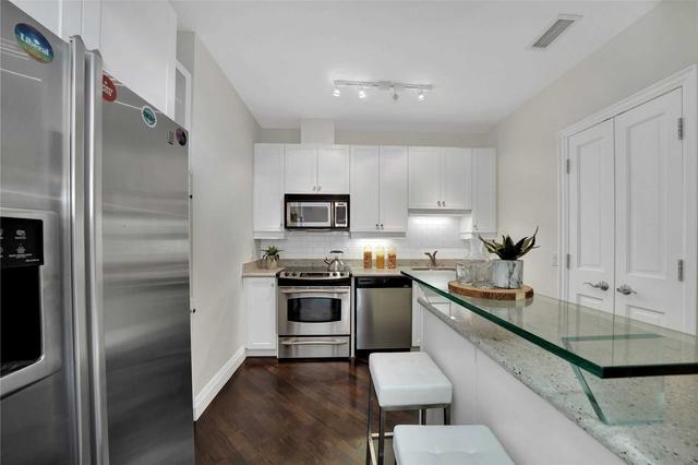 LPH2 - 208 Queens Quay W, Condo with 2 bedrooms, 2 bathrooms and 1 parking in Toronto ON | Image 4