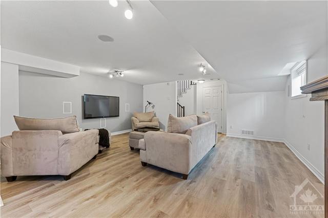 515 Strasbourg St, Townhouse with 4 bedrooms, 3 bathrooms and 2 parking in Ottawa ON | Image 28
