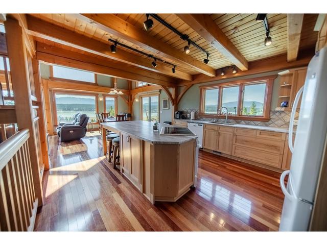 779 Sundown Lane, House detached with 3 bedrooms, 4 bathrooms and null parking in East Kootenay B BC | Image 20