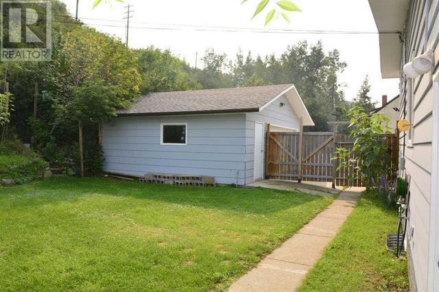 11021 101 St, House detached with 3 bedrooms, 1 bathrooms and 6 parking in Peace River AB | Image 6