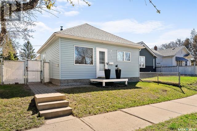 959 Iroquois Street W, House detached with 2 bedrooms, 1 bathrooms and null parking in Moose Jaw SK | Image 39
