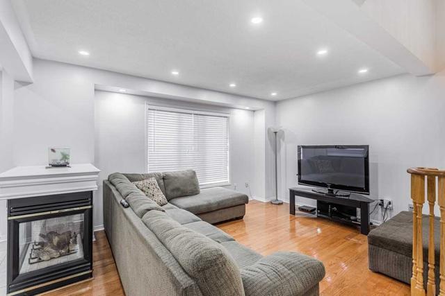 322 Royalpark Way, House detached with 3 bedrooms, 4 bathrooms and 3 parking in Vaughan ON | Image 2