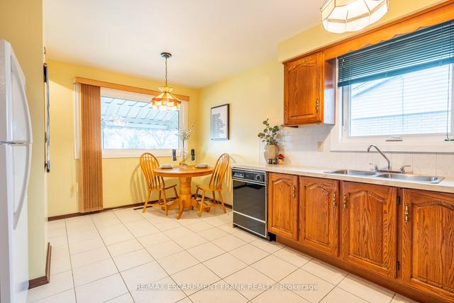 888 Upper Ottawa St, House detached with 2 bedrooms, 2 bathrooms and 5 parking in Hamilton ON | Image 8
