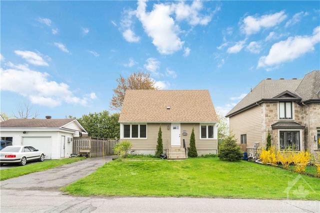 56 Tower Rd, House detached with 3 bedrooms, 2 bathrooms and 2 parking in Ottawa ON | Image 2