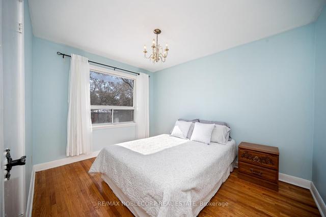 27 Deevale Rd, House detached with 3 bedrooms, 2 bathrooms and 6 parking in Toronto ON | Image 17